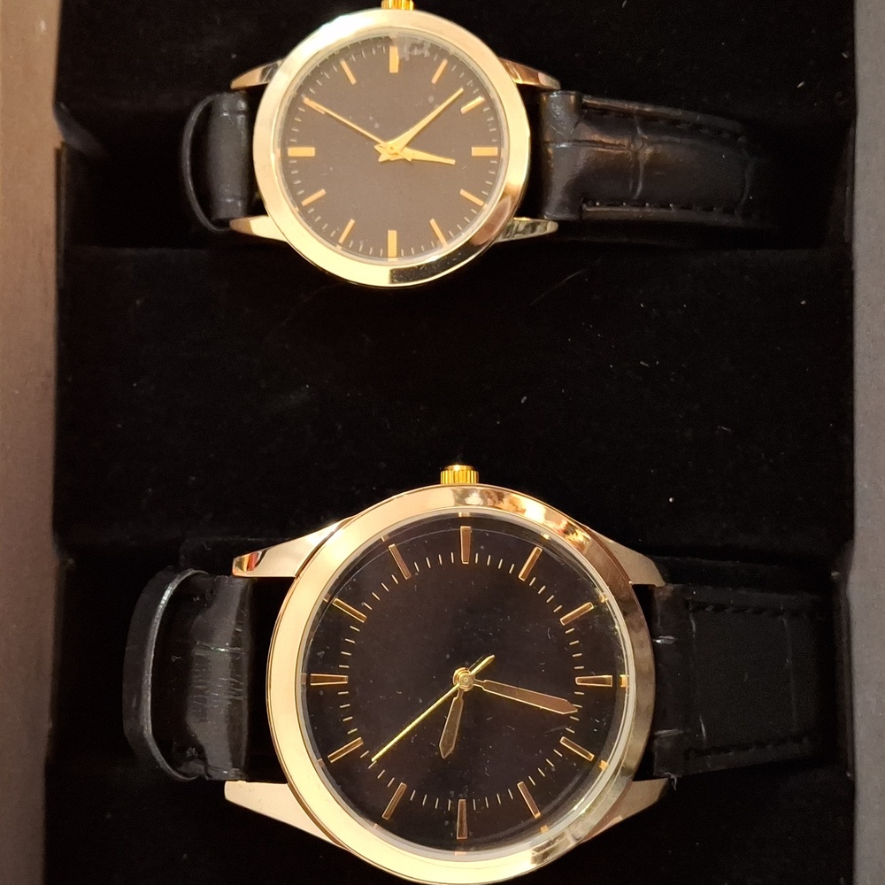 His and hers matching watch set, water resistant (W032)